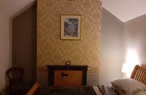 Weston-super-Mare House | Cozy Cottage by the Sea: Pet & Child Friendly Retreat