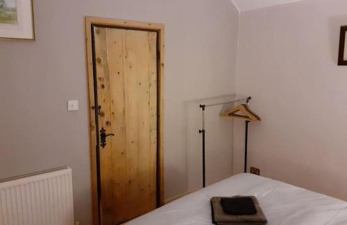 Weston-super-Mare House | Cozy Cottage by the Sea: Pet & Child Friendly Retreat