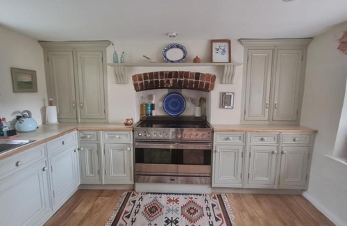 Ewen House | Charming Cotswold Cottage - Guest Rated 9.7, Pet Friendly