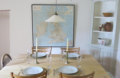 Ewen House | Charming Cotswold Cottage - Guest Rated 9.7, Pet Friendly