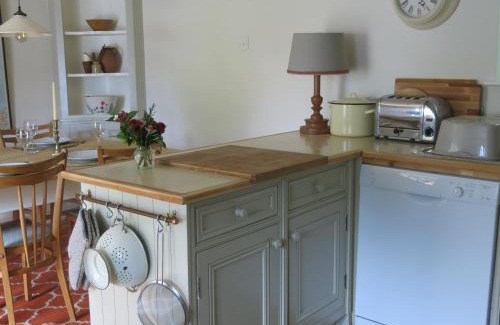 Ewen House | Charming Cotswold Cottage - Guest Rated 9.7, Pet Friendly