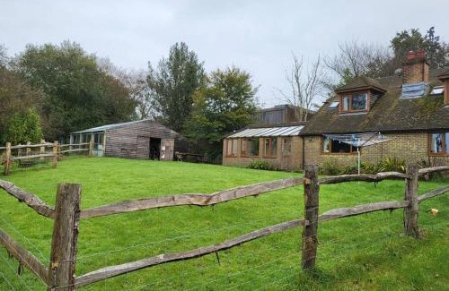 Heathfield House | Charming Cottage Retreat with Pet-Friendly Amenities