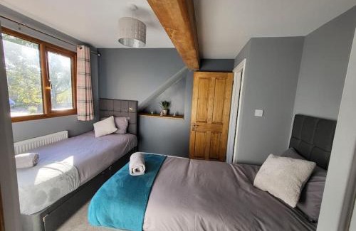 Heathfield House | Charming Cottage Retreat with Pet-Friendly Amenities