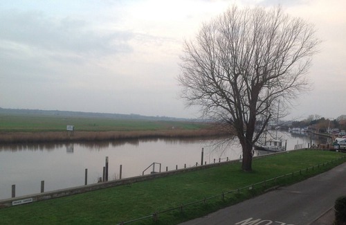 Reedham House | Characterful Cottage. River Views. Sleeps 10. Late availability.