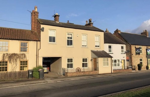 Richmond House | Charming Getaway with Hot Tub in Lively Village!