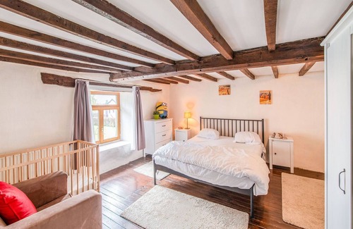 Cherain House | Characteristic holiday home with balcony