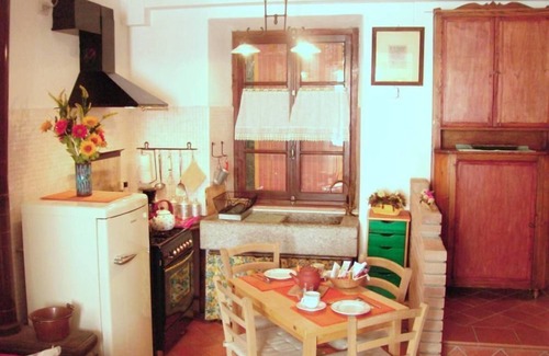 Stresa Apartment | Picturesque Isola Pescatori Retreat with Stunning Lake Views