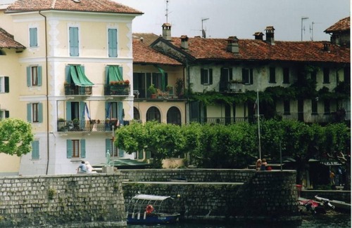 Stresa Apartment | Picturesque Isola Pescatori Retreat with Stunning Lake Views