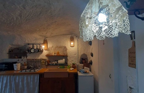 Fabrica di Roma House | Characteristic cave from the 1200s