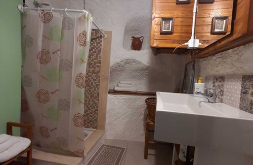 Fabrica di Roma House | Characteristic cave from the 1200s