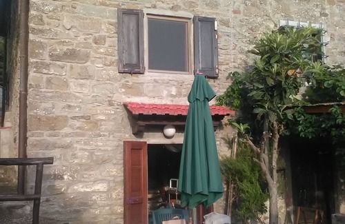 Londa House | Rustic Stone Retreat with Kitchen Amenities Await You
