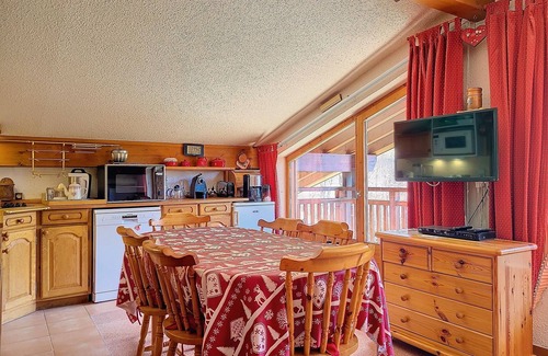 Praz-sur-Arly Apartment | Comfortable Two-Room Apartment with Lake View and Balcony