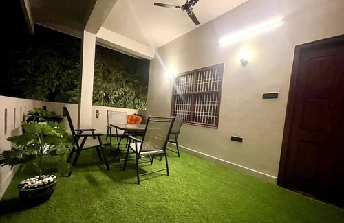 Varanasi House | Relax at Charan Niwas Homestay with Spa & Hot Tub