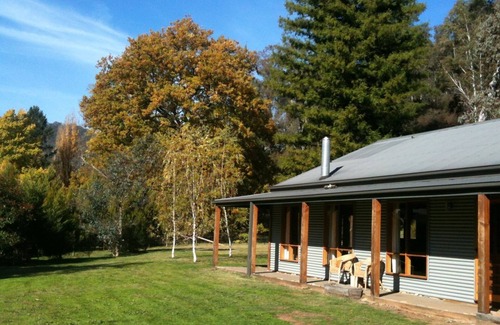 Freeburgh House | Discover Charan Oaks: Peaceful Retreat in Ovens Valley