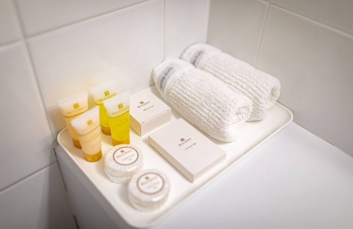 Singleton Hotel | Discover Charbonnier Motor Inn: Family-Friendly Getaway