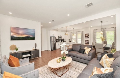 Greater East End House | Discover Charcoal Serenity Retreat: Ideal for Groups with Spa