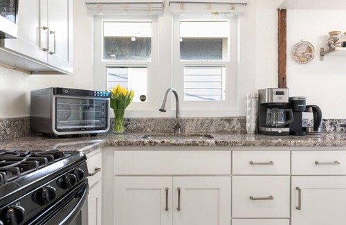 Franklin House | Oceanfront Sea Cottage with Breakfast & Top Guest Rating