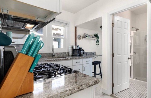 Franklin House | Oceanfront Sea Cottage with Breakfast & Top Guest Rating