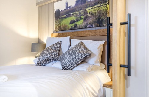 Lansdown Hotel | Top-Rated Charlcombe Inn with Family-Friendly Amenities