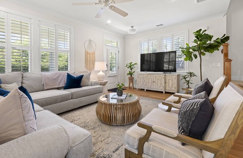 Charleston House | Relaxing King Suite with Heated Pool & Spa at Charleston Beaches