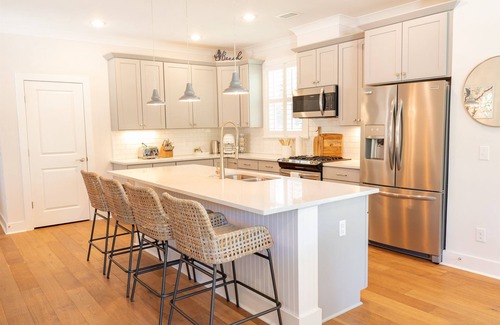 Charleston House | Relaxing King Suite with Heated Pool & Spa at Charleston Beaches