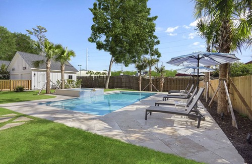 Charleston House | Relaxing King Suite with Heated Pool & Spa at Charleston Beaches