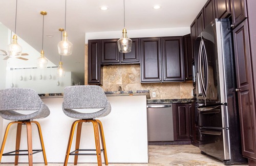 Johns Island House | CHARLESTON, FAMILY FRIENDLY! INDOOR POOL, GAME ROOM, PETS OK