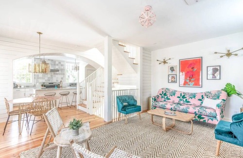 Cannonborough Elliotborough House | Elegant Charleston Retreat with Balcony & Spa Amenities