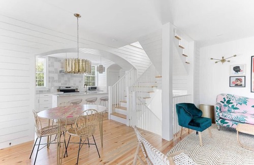 Cannonborough Elliotborough House | Elegant Charleston Retreat with Balcony & Spa Amenities
