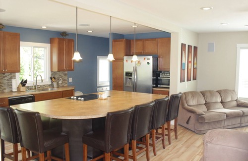 Charlevoix House | Beautiful Charlevoix 4BR Remodeled House with Lake View