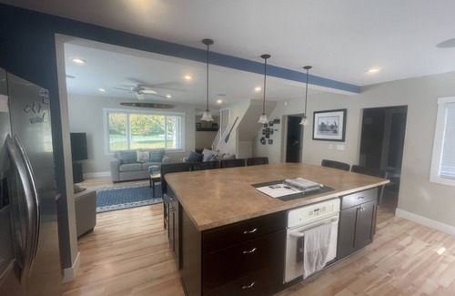 Charlevoix House | Beautiful Charlevoix 4BR Remodeled House with Lake View