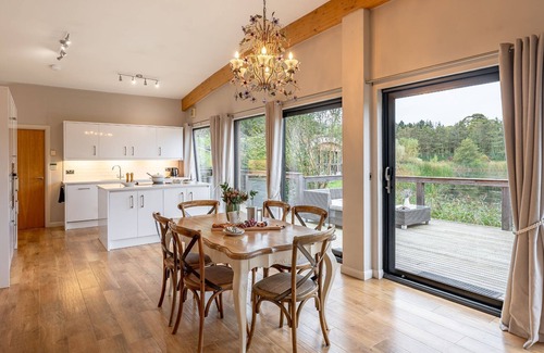 Richmond Cottage | Cozy Lodge Charlie: Perfect for Family Getaways