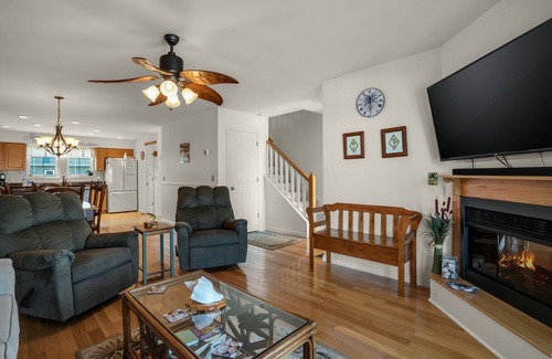 Chincoteague House | Charlie's Bayside Retreat - Pet Friendly & Family Comfort