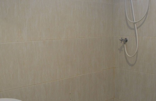 Ko Sichang Hotel | Budget-Friendly Charlie's Bungalow with Family Amenities