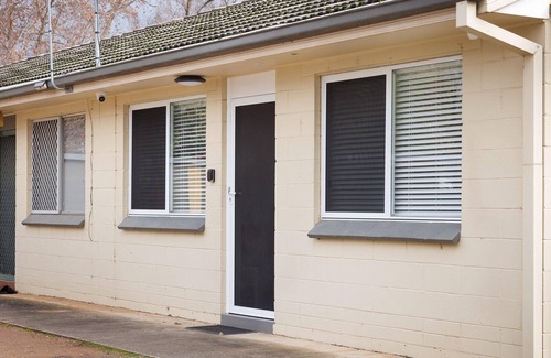 Albury Apartment | Charlie's on Stanley - Cozy One Bedroom in Albury Center