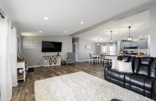 Dry Ridge House | Charlie's Place: Ideal Retreat for Fishing & Hiking Fun