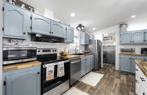 Dry Ridge House | Charlie's Place: Ideal Retreat for Fishing & Hiking Fun