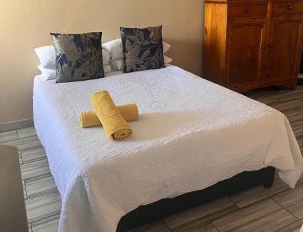 Beaufort West Apartment | Pet-Friendly Haven: Charlie's Place Self-Catering Studio