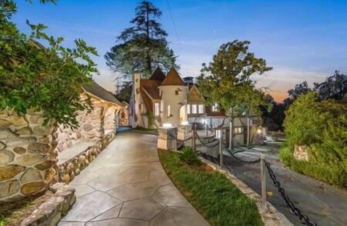 Newhall House | Private Studio Near Six Flags & Universal - Guest Rated 10/10