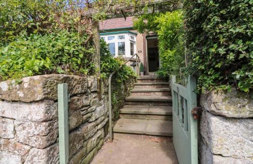 Swinton House | Discover Charlies Cottage: Pet and Child Friendly Retreat
