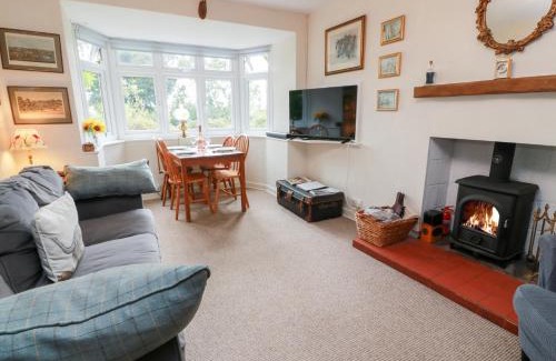 Swinton House | Discover Charlies Cottage: Pet and Child Friendly Retreat