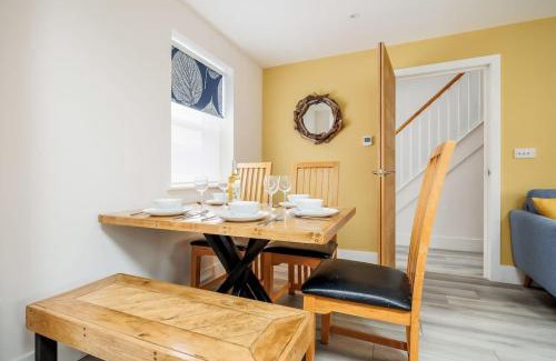 Poole House | Discover Charlotte Cottage: 4-Star Family & Pet-Friendly Stay