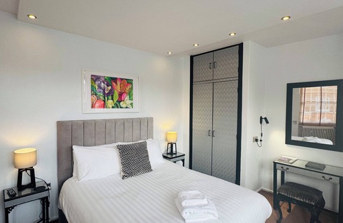Lincoln Hotel | Cozy Charlotte House: Family-Friendly with Breakfast Included