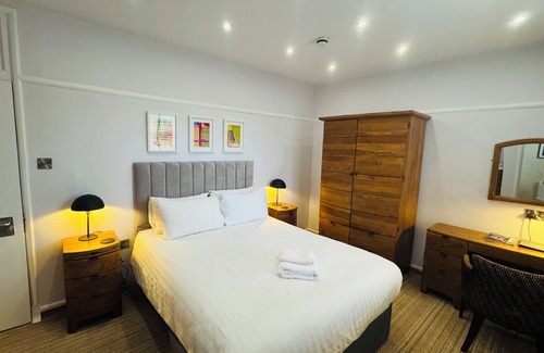 Lincoln Hotel | Cozy Charlotte House: Family-Friendly with Breakfast Included