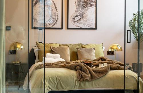 Chinatown Apartment | Explore Charlotte House Residence by COQOON: 4-Star Retreat