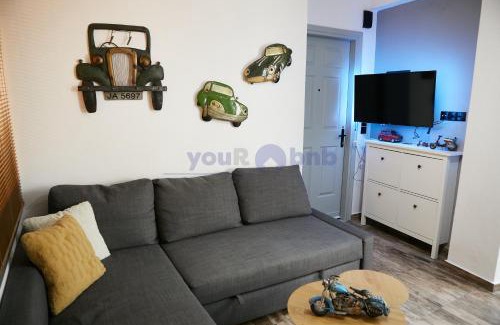 Komotini Apartment | Charlotte Townhouse