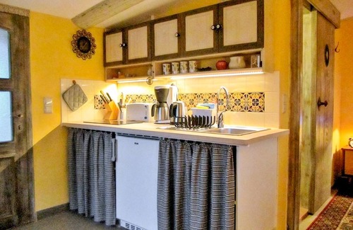 Ribnitz-Damgarten Apartment | Discover KÜNSTLERHAUS: Enjoy Ocean Views & Family Comfort