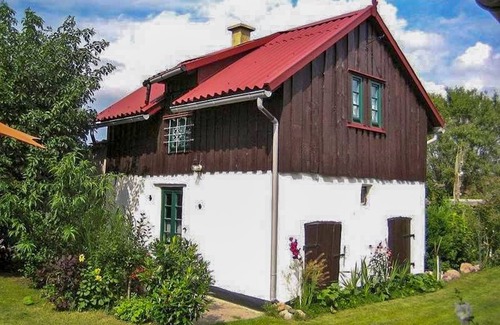 Ribnitz-Damgarten Apartment | Discover KÜNSTLERHAUS: Enjoy Ocean Views & Family Comfort