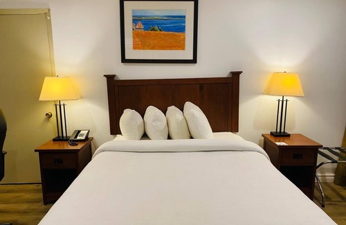 Queens Square Hotel | Discover Charlottetown Inn & Conference Centre Amenities