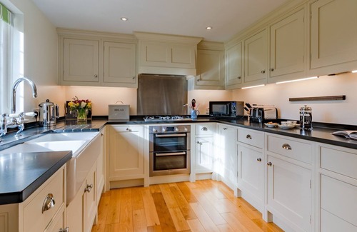 Tetbury Cottage | Pet-Friendly Charlton Down Cottage with Breakfast & More